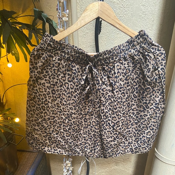 Leopard Print Shorts.Size- XS - Picture 8 of 12
